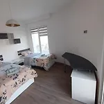 Apartment 18th & 16h Floor Secure Luxury With Pool & Fitness Included In Price *