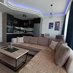 Lägenhet 18th & 16h Floor Secure Luxury With Pool & Fitness Included In Price
