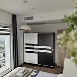18th & 16h Floor Secure Luxury With Pool & Fitness Included In Price Lägenhet