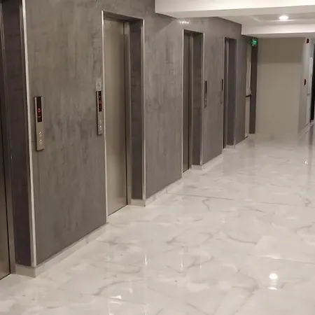 アパート 18th & 16h Floor Secure Luxury With Pool & Fitness Included In Price スコピエ