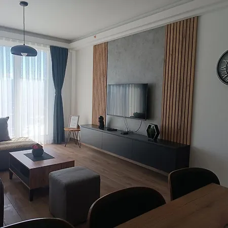 18th & 16h Floor Secure Luxury With Pool & Fitness Included In Price Apartment *