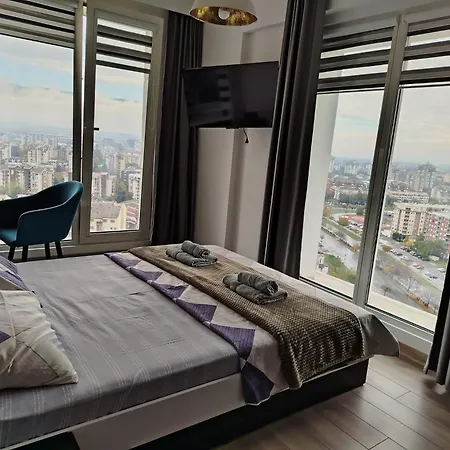 18th & 16h Floor Secure Luxury With Pool & Fitness Included In Price *