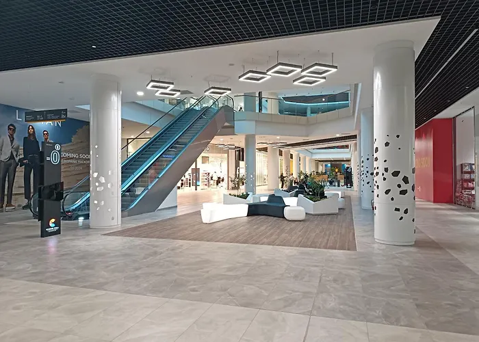 18th & 16h Floor Secure Luxury With Pool & Fitness Included In Price