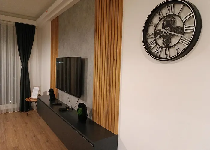 Apartment 18th & 16h Floor Secure Luxury With Pool & Fitness Included In Price *