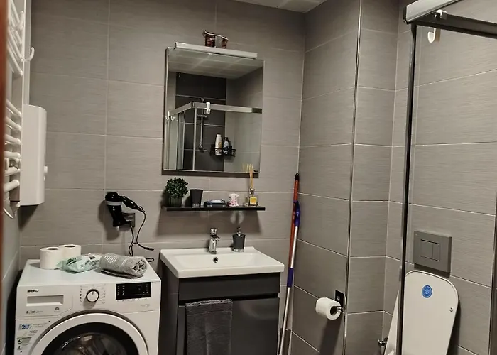 Apartment 18th & 16h Floor Secure Luxury With Pool & Fitness Included In Price