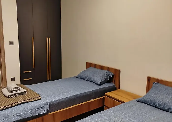 Apartment 18th & 16h Floor Secure Luxury With Pool & Fitness Included In Price *