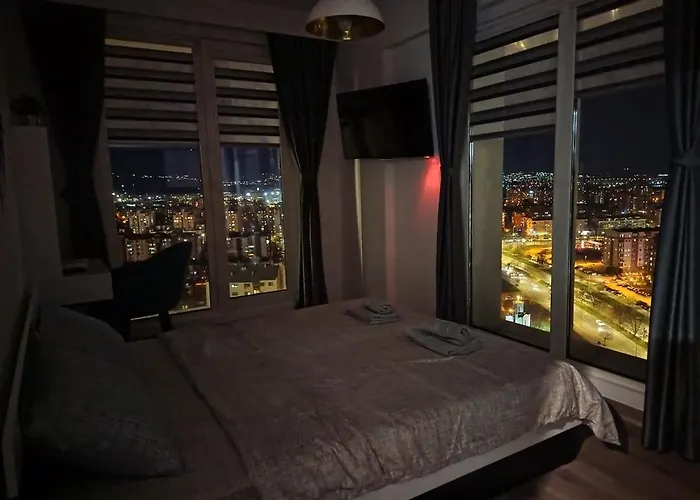 Apartment 18th & 16h Floor Secure Luxury With Pool & Fitness Included In Price