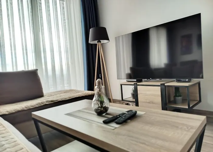 18th & 16h Floor Secure Luxury With Pool & Fitness Included In Price Apartment *