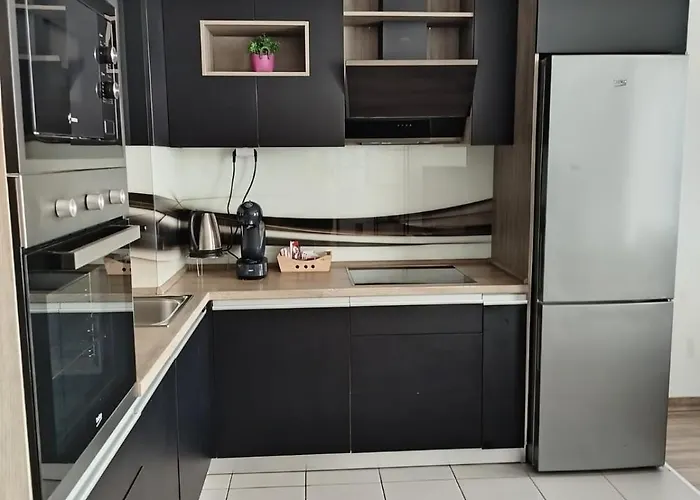 Apartment 18th & 16h Floor Secure Luxury With Pool & Fitness Included In Price *