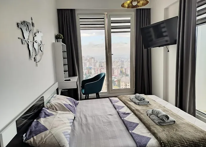 18th & 16h Floor Secure Luxury With Pool & Fitness Included In Price