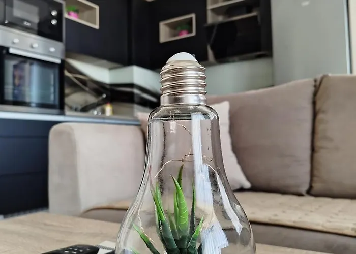 Apartment 18th & 16h Floor Secure Luxury With Pool & Fitness Included In Price *