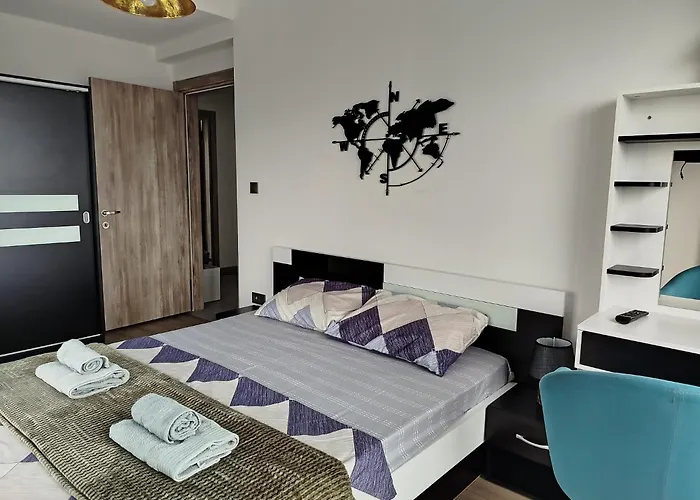 18th & 16h Floor Secure Luxury With Pool & Fitness Included In Price Apartment *